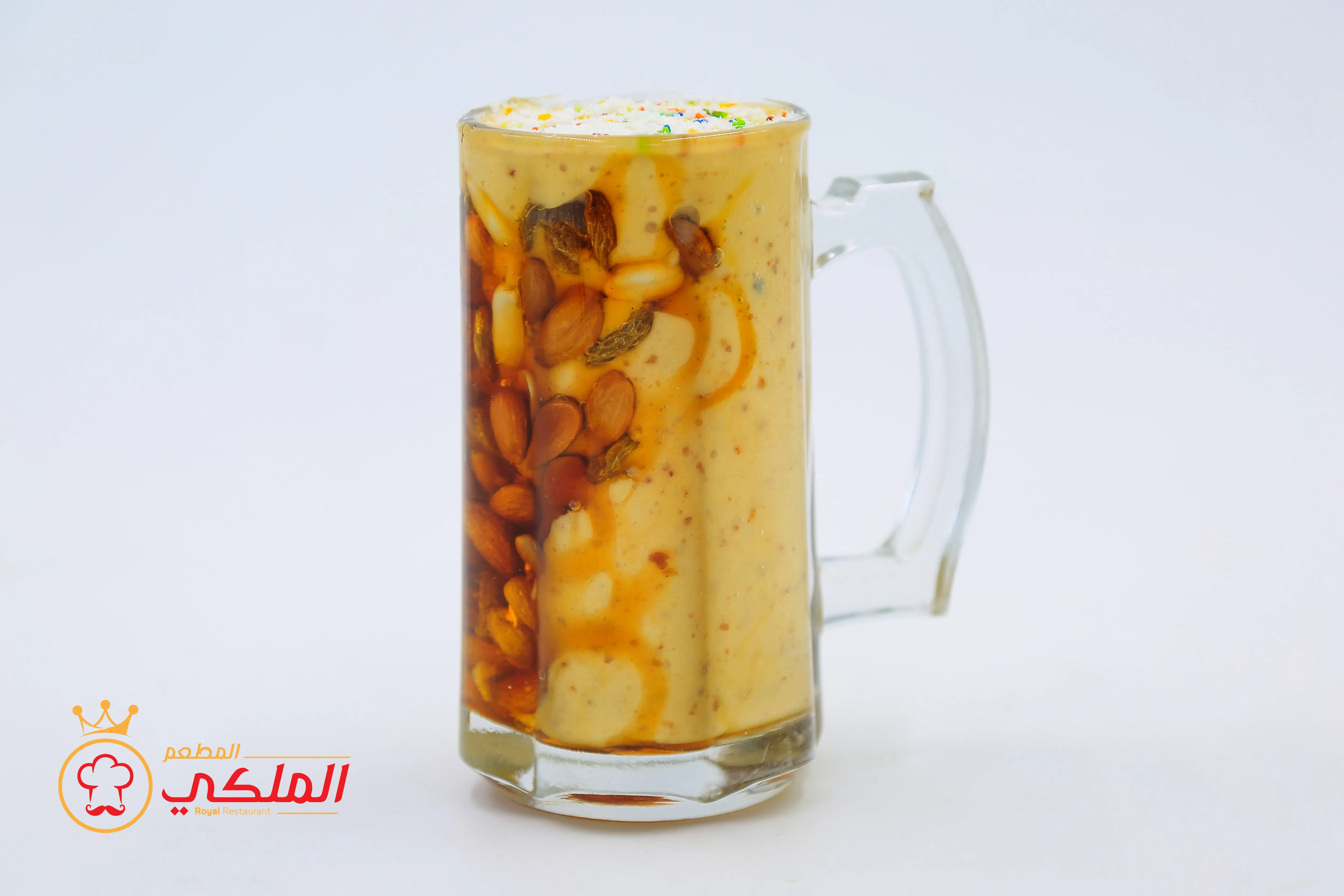 عصير مكسرات - عصير مكسرات صحي في المطعم الملكي صنعاء. مكسرات فاخرة طازجة. مغذي ومشبع. صحتك في كوب في أفضل مطعم بصنعاء